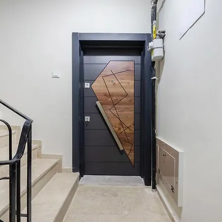 Apartman Steps Away From Historical