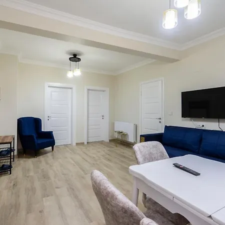 Apartment Steps Away From Historical