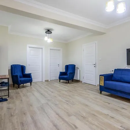 Steps Away From Historical Apartment Bursa